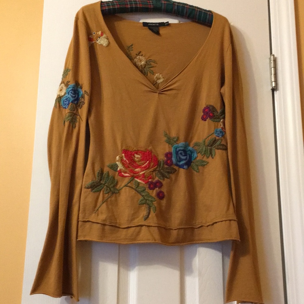 (NWOT) Arden B long sleeve cotton embroidered top